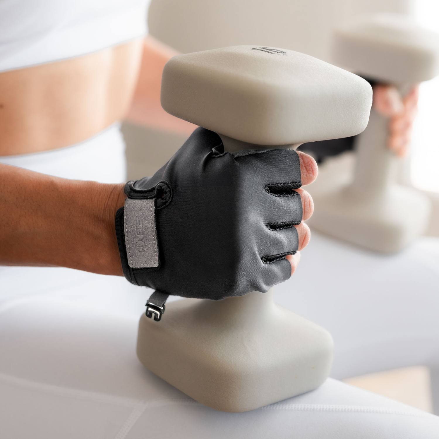 WeGym Fitness Gloves - Thumbnail 2